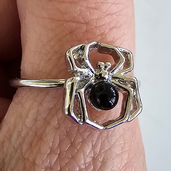 🕷️ Black Bottom Spider Ring - Picture 2 of 6